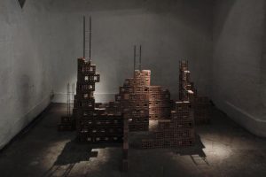 Pucará
sculpture variable measures, bricks, cement and steel chains, 2016